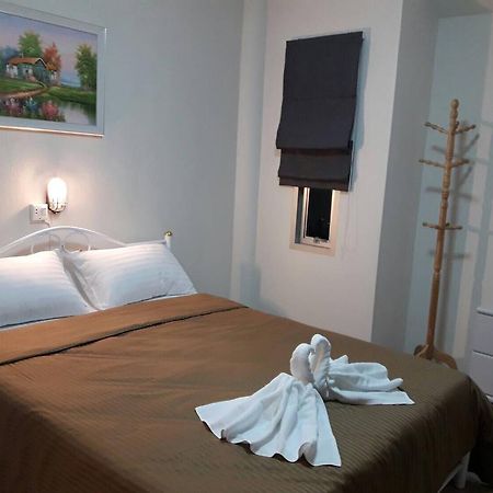 Baan Suan Geb Tawan Hotel Lopburi Bagian luar foto
