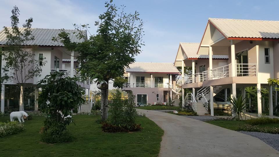 Baan Suan Geb Tawan Hotel Lopburi Bagian luar foto