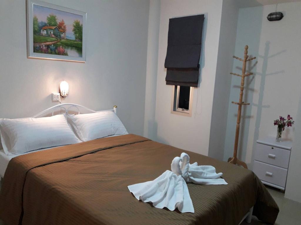 Baan Suan Geb Tawan Hotel Lopburi Bagian luar foto